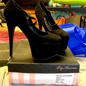 Leg Avenue black high heel shoes